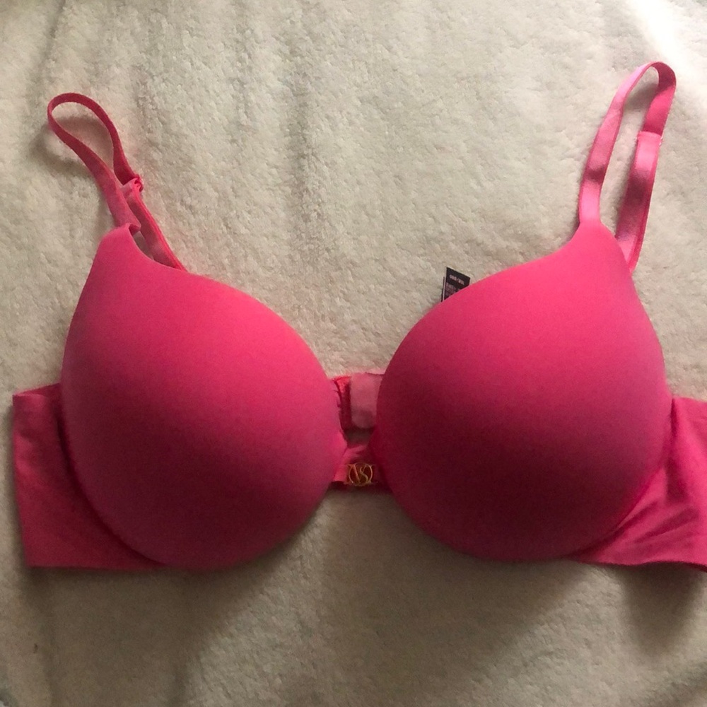 VERY SEXY VICTORIA’S SECRET BRA